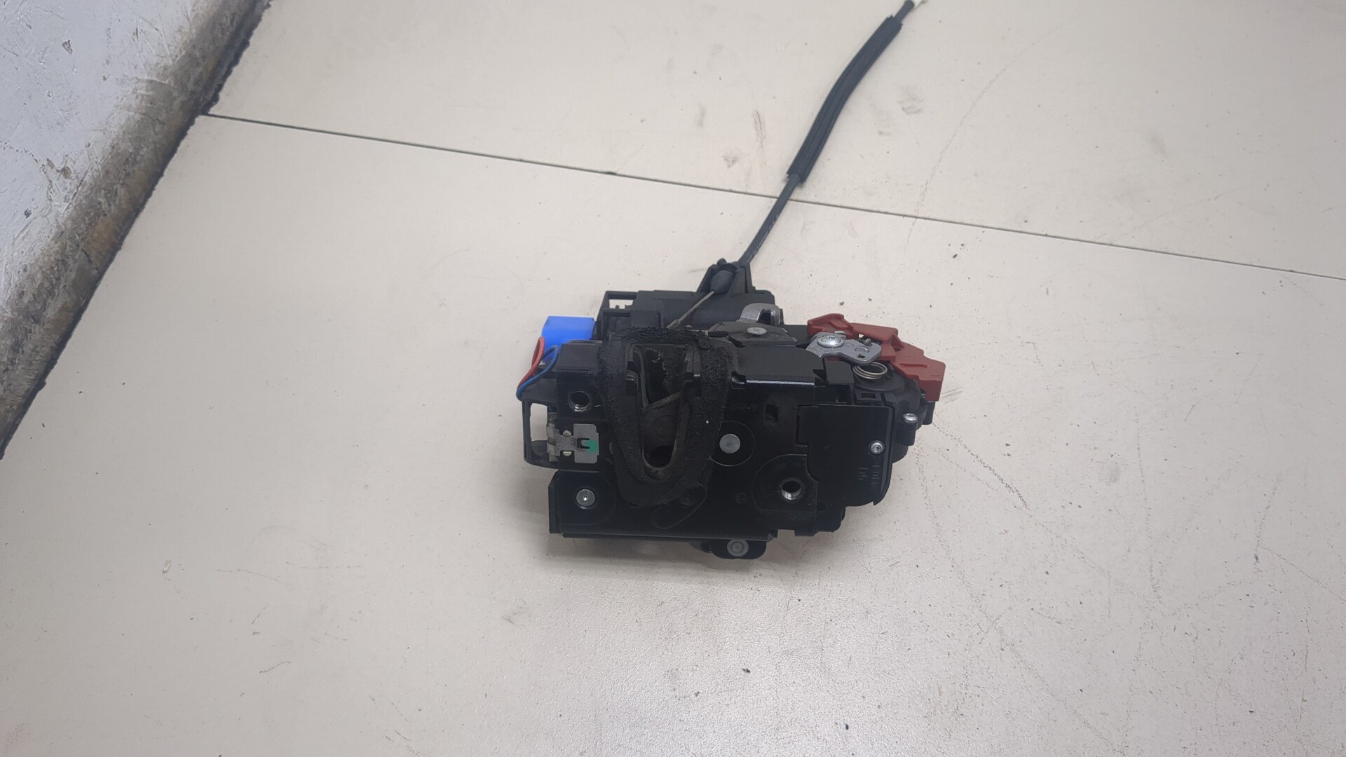 Замок двери передней правой