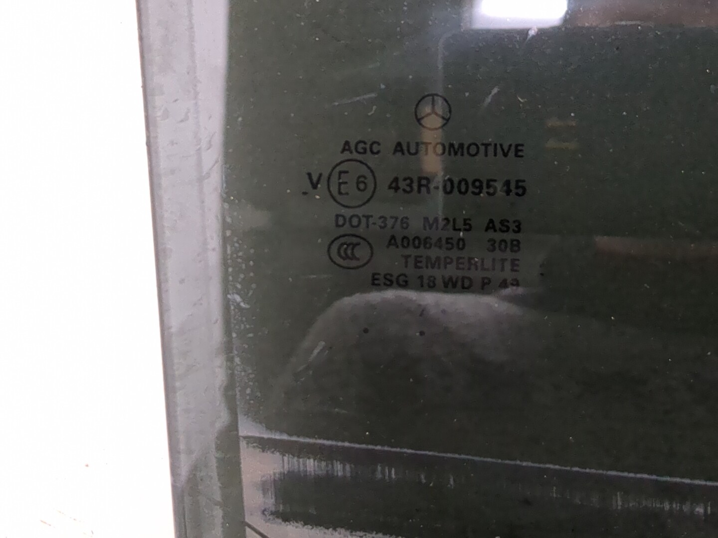 Стекло двери задней правой