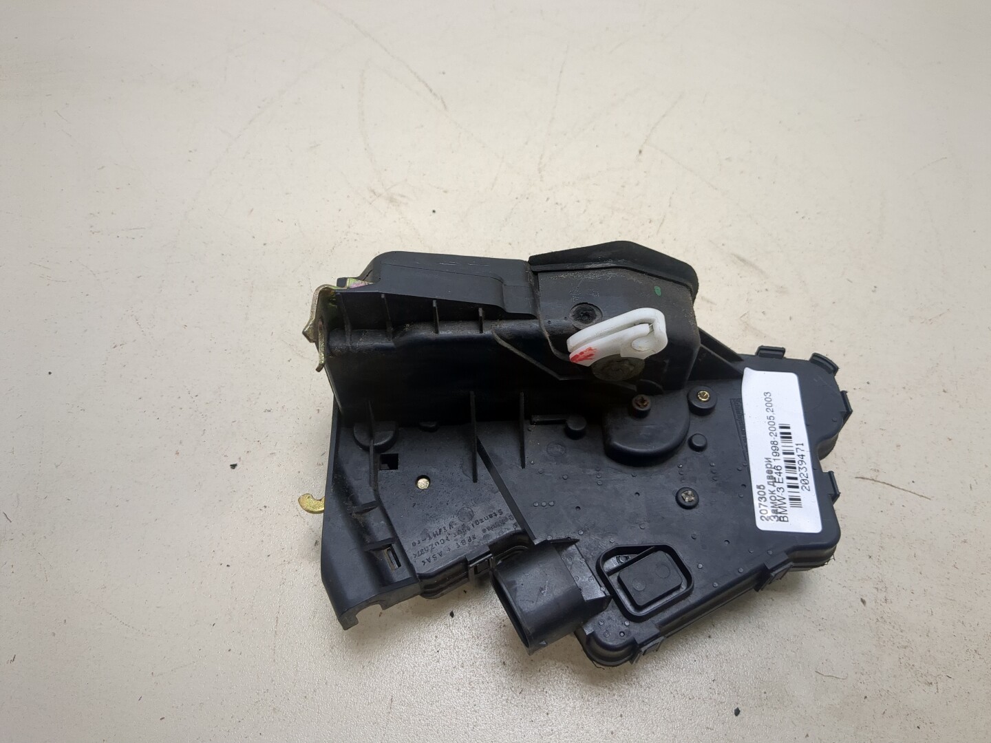 Замок двери передней правой