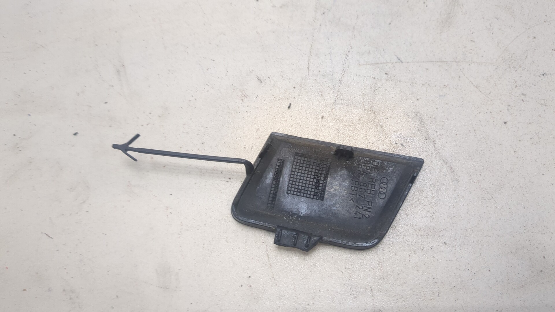 Заглушка буксировочного крюка