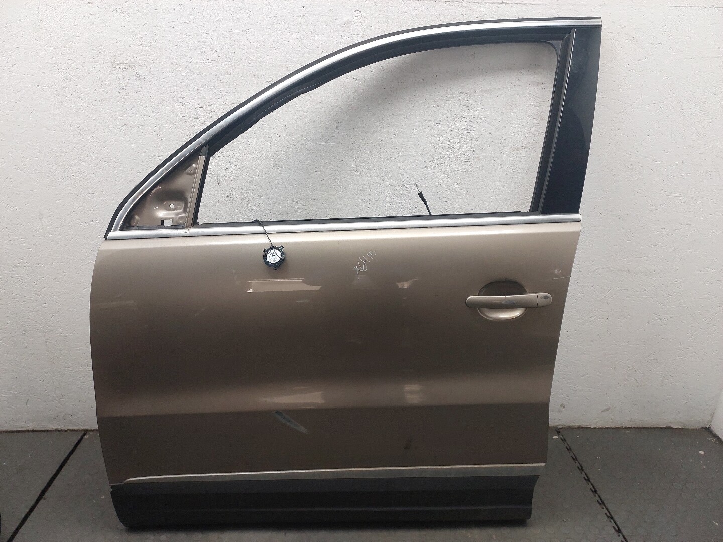 Дверь передняя левая