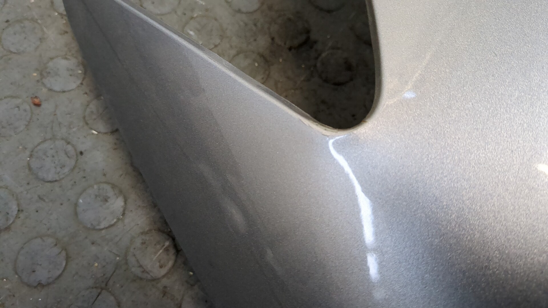 Крыло переднее правое