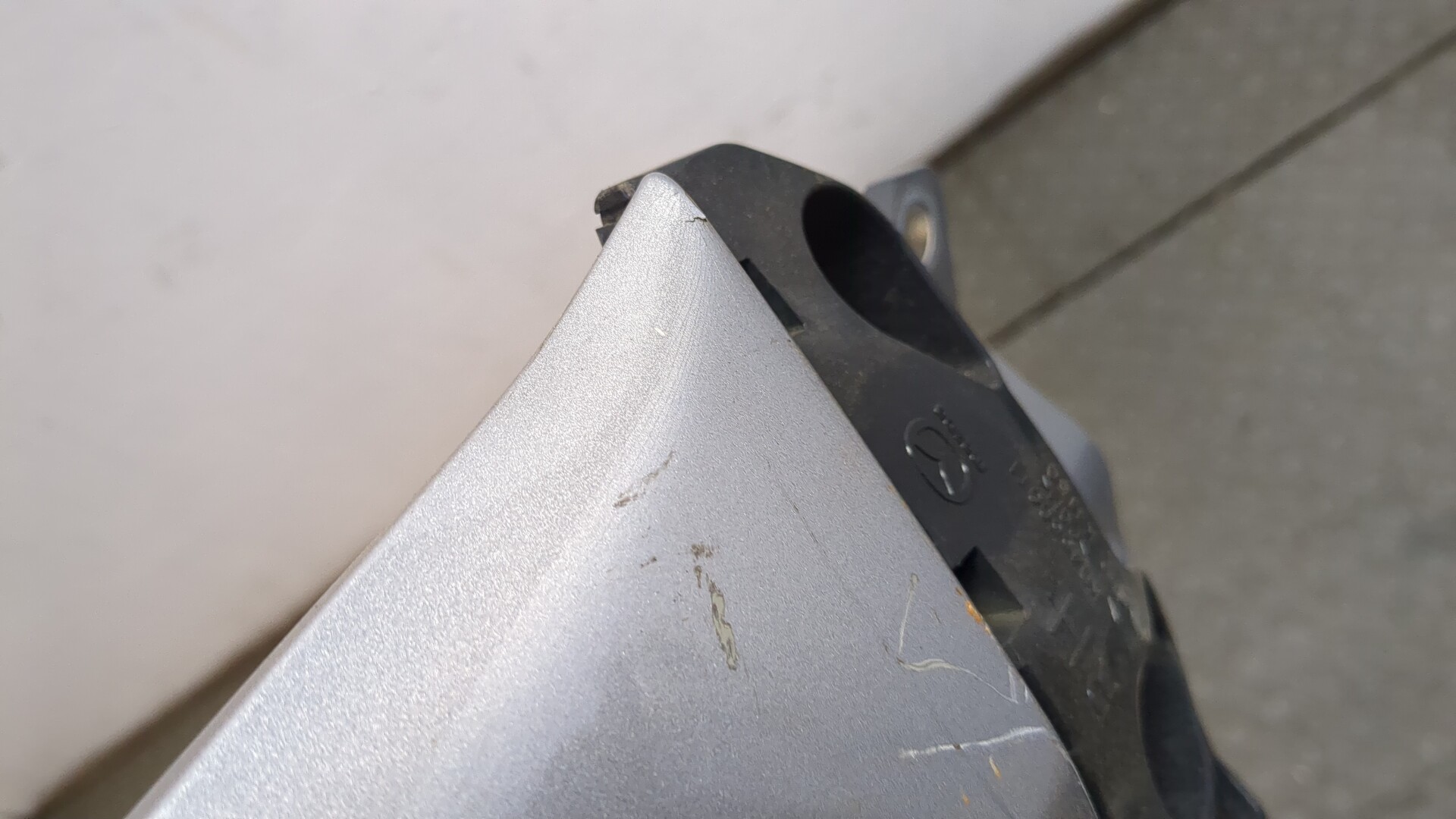 Крыло переднее правое