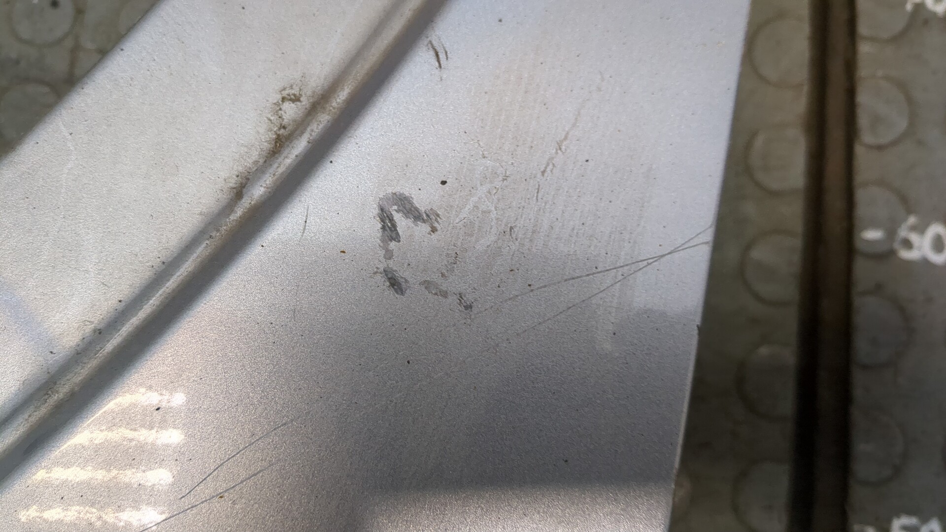 Крыло переднее правое