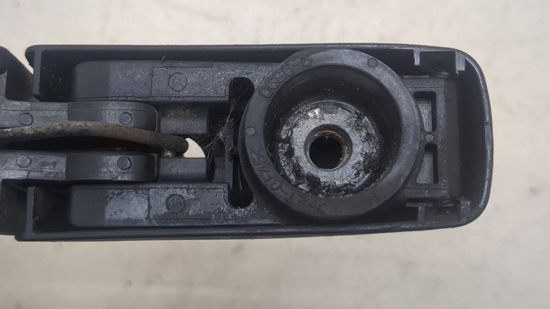 Поводок стеклоочистителя заднего