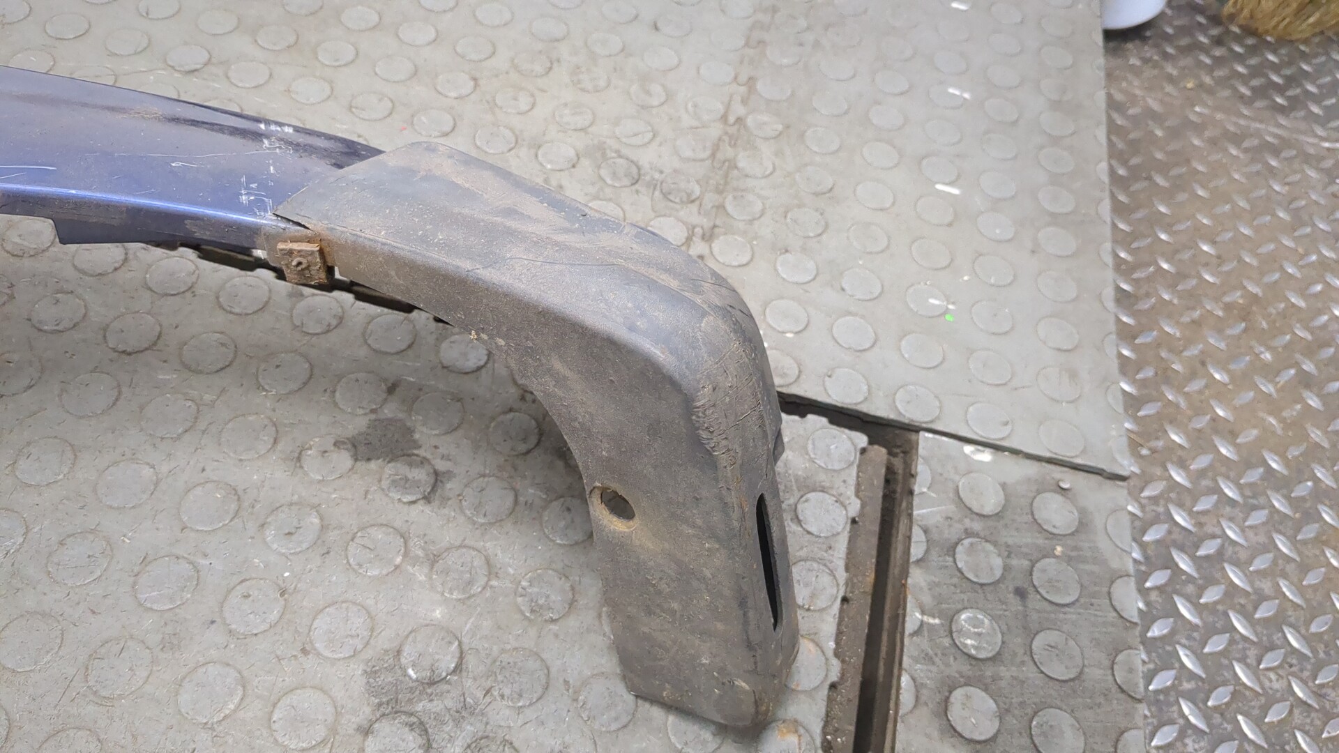 Крыло переднее левое