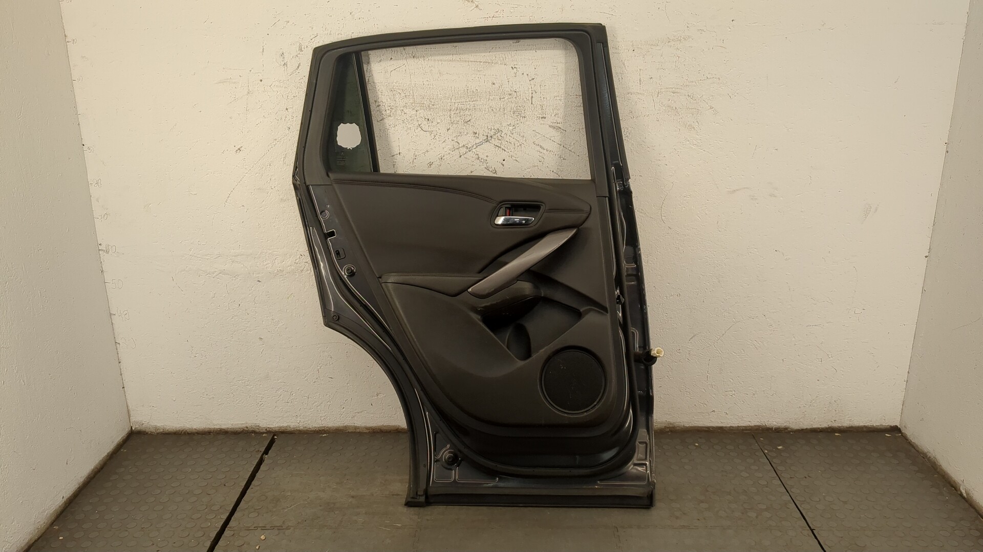 Дверь задняя левая
