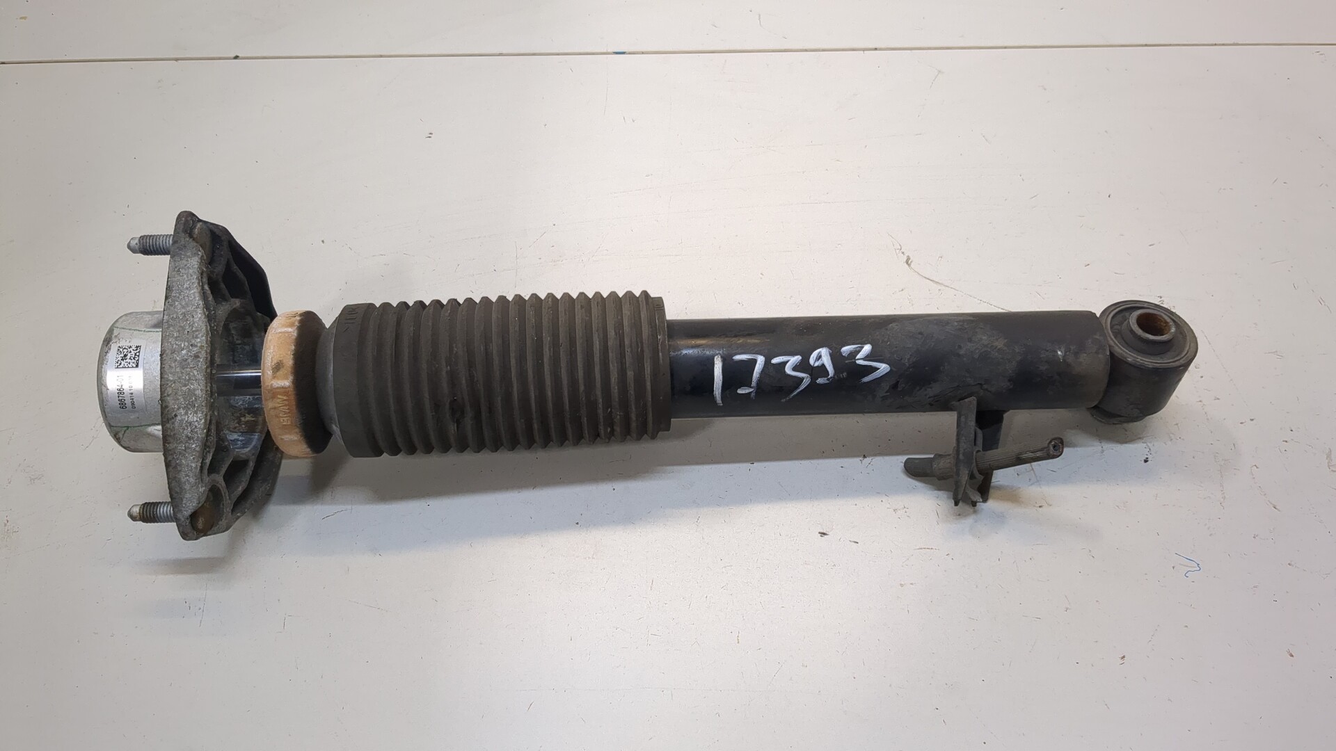 Амортизатор задний правый