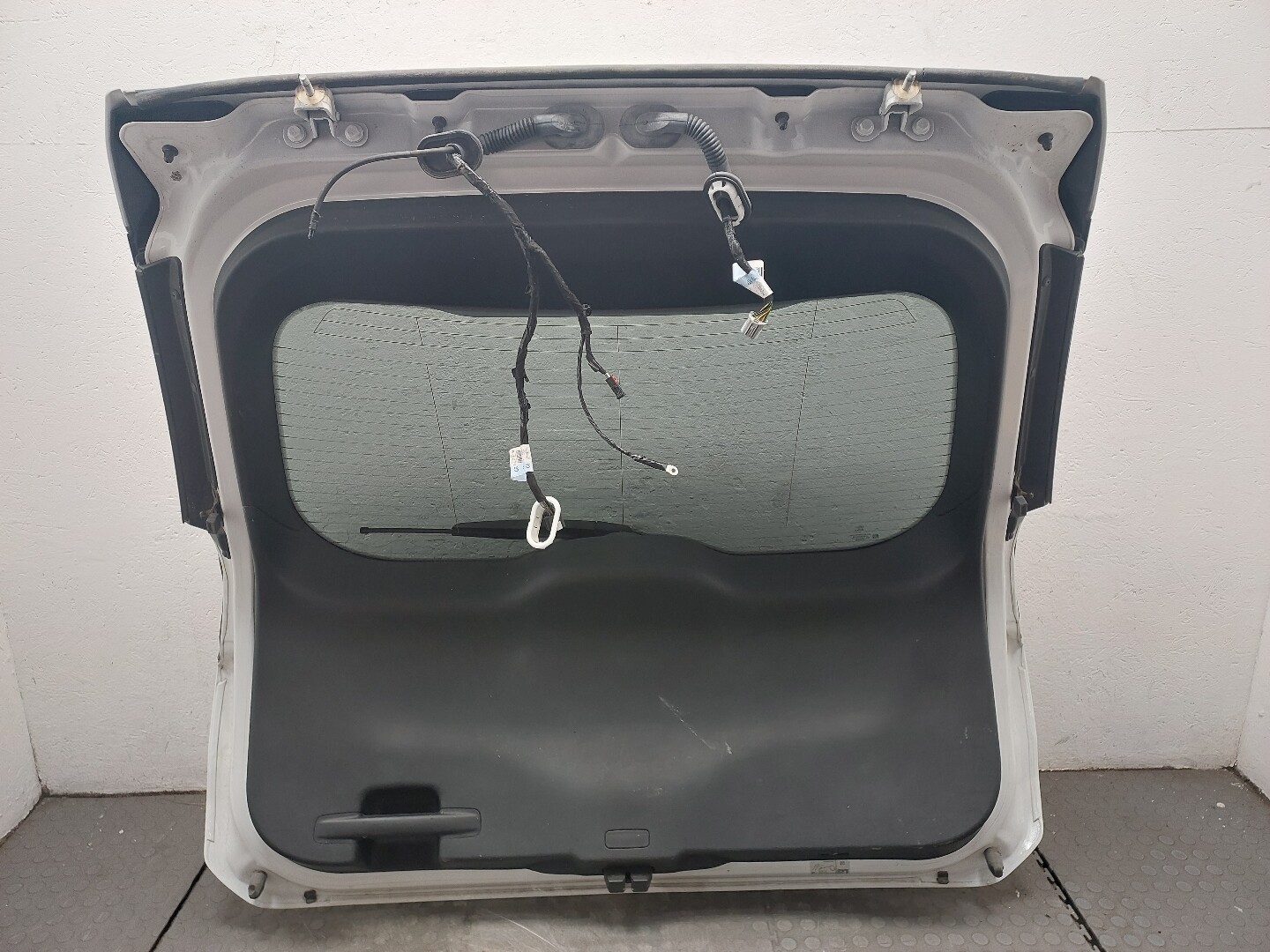 Дверь багажника