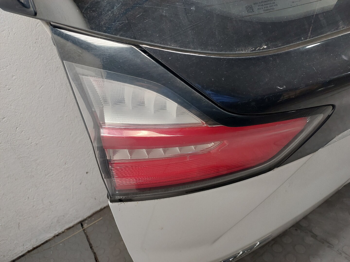 Дверь багажника