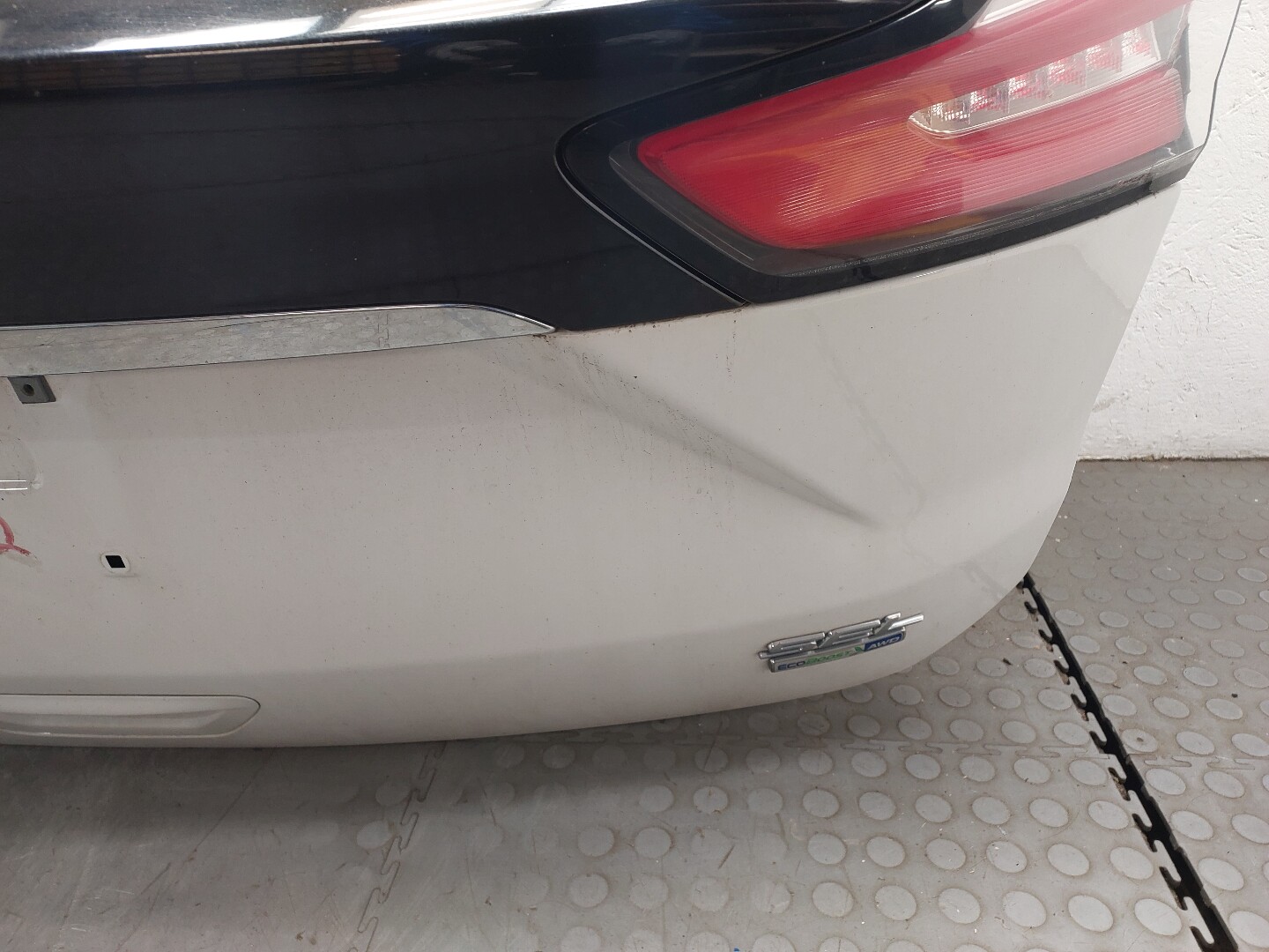 Дверь багажника