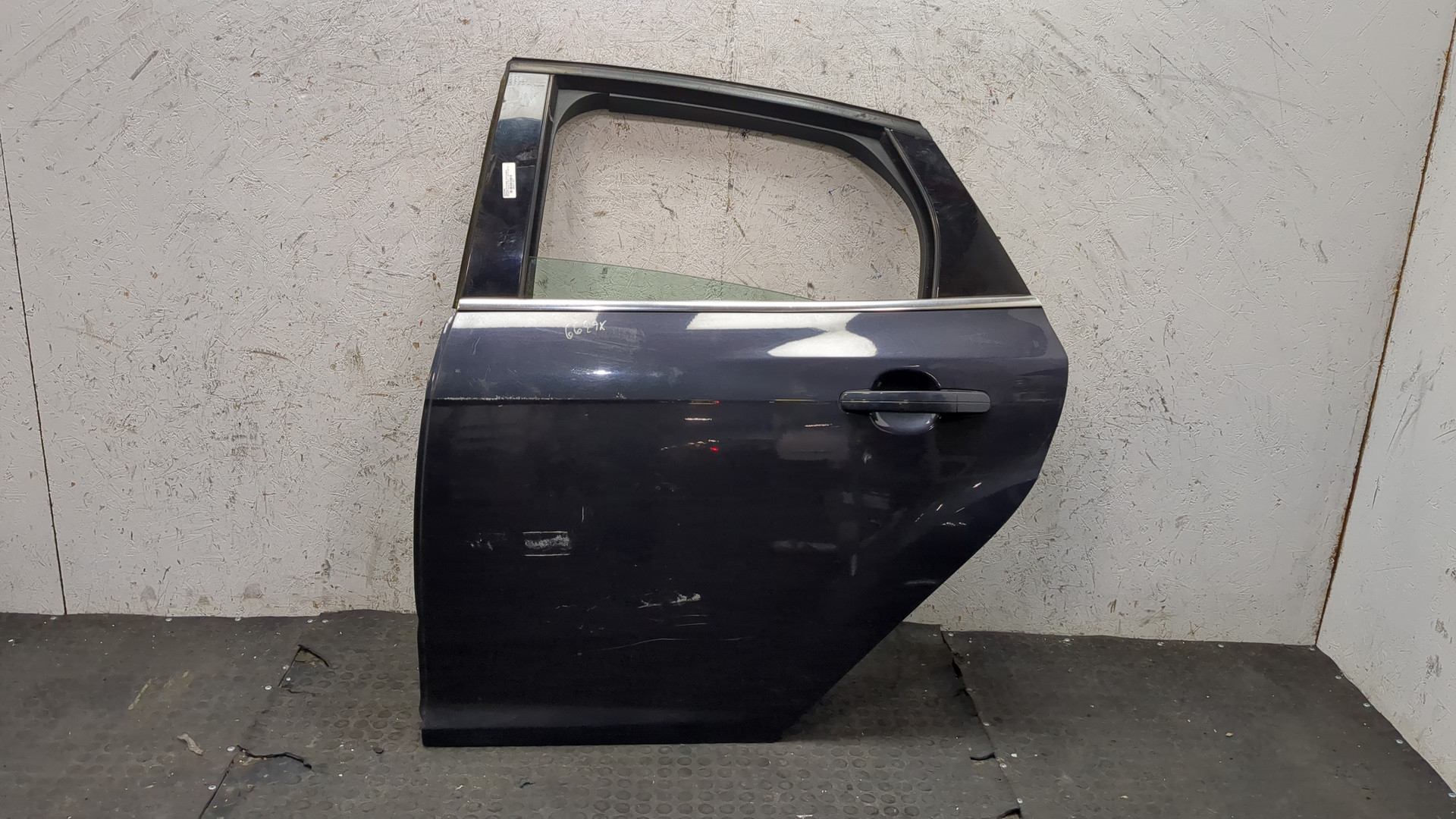 Дверь задняя левая