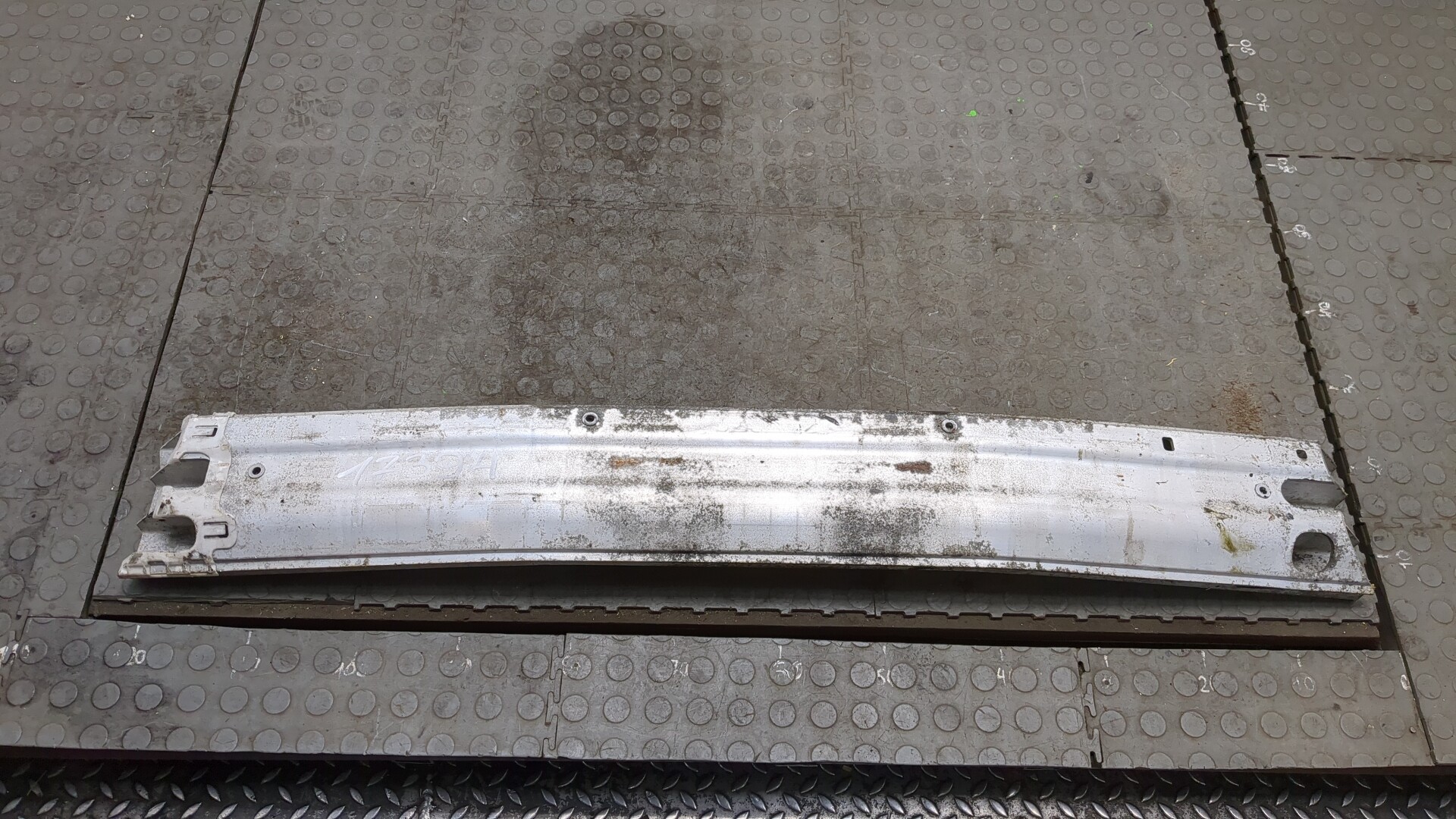 Усилитель заднего бампера