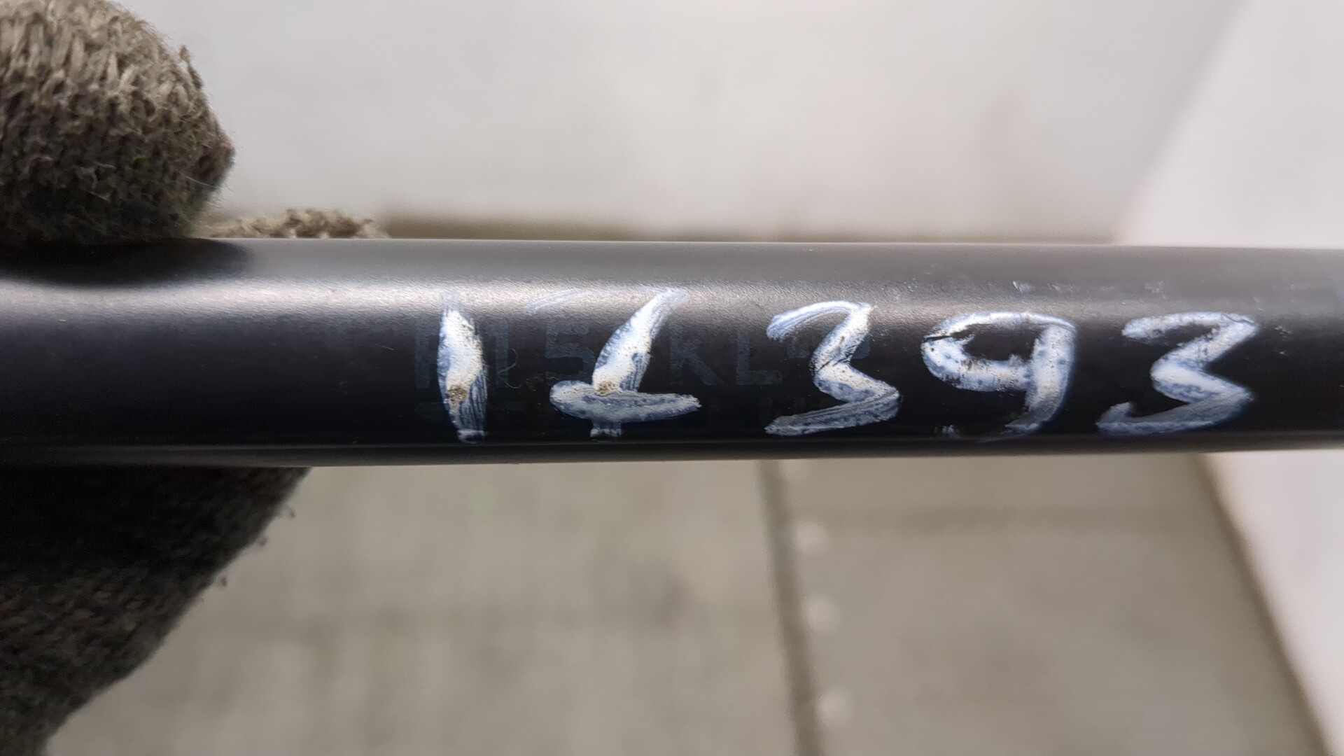 Амортизатор капота