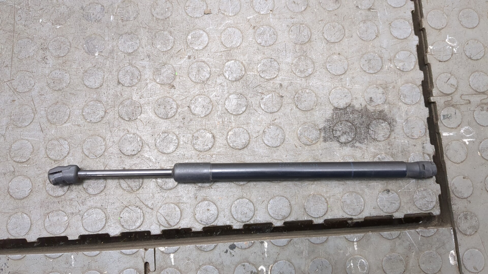 Амортизатор капота