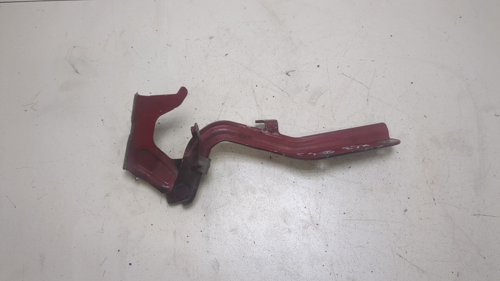 Петля капота правая