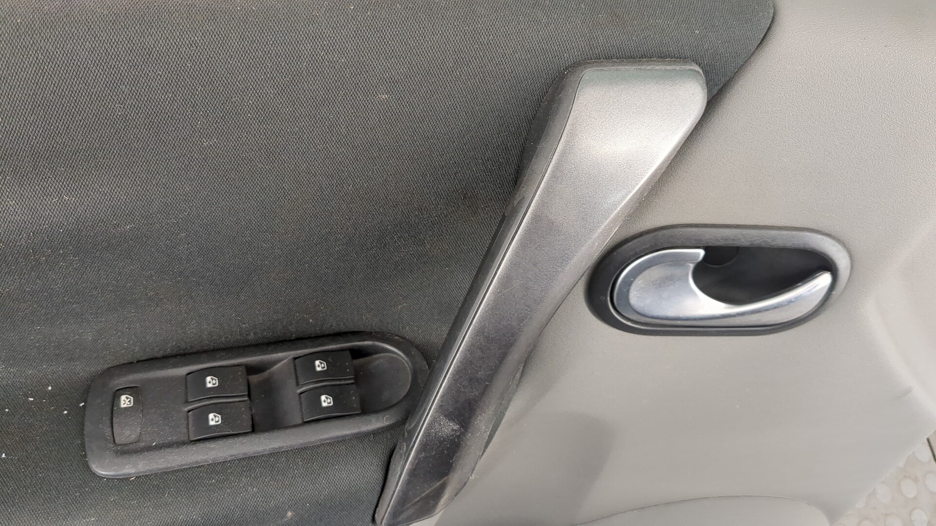 Дверь передняя левая