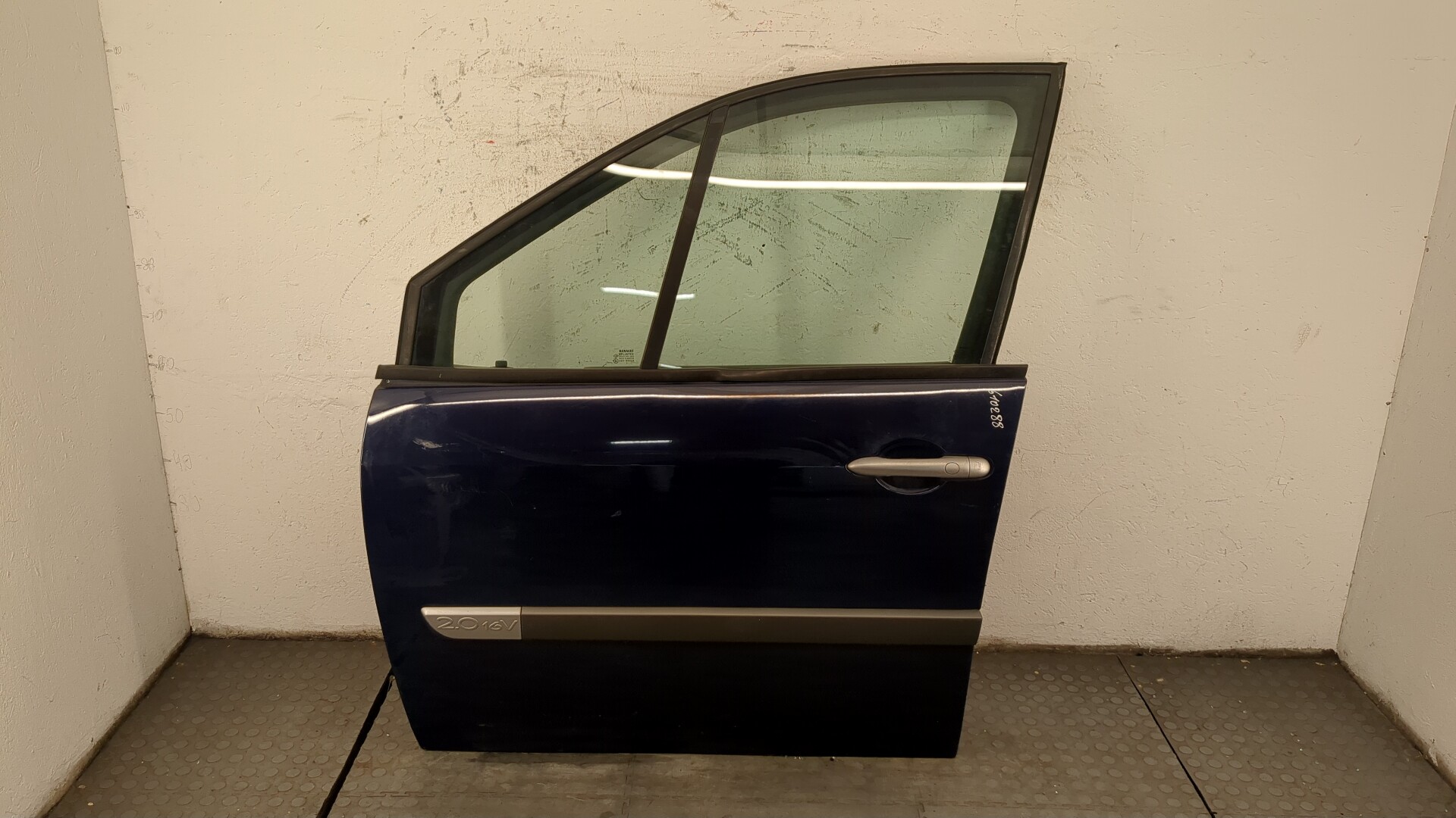 Дверь передняя левая