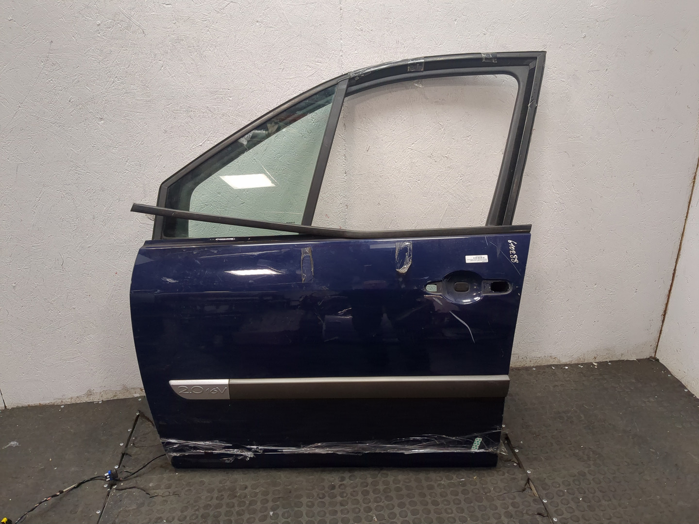 Дверь передняя левая