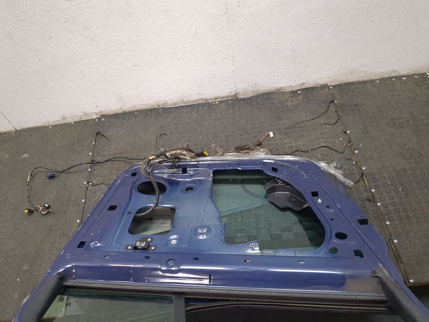 Дверь передняя левая