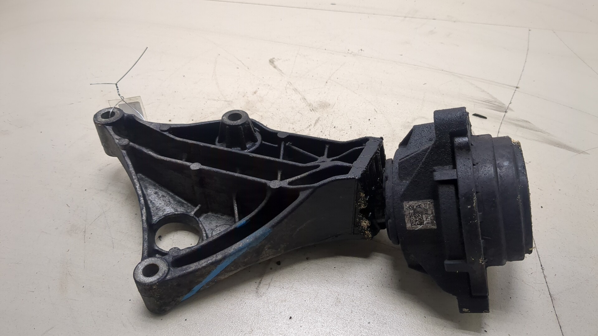 Опора двигателя левая