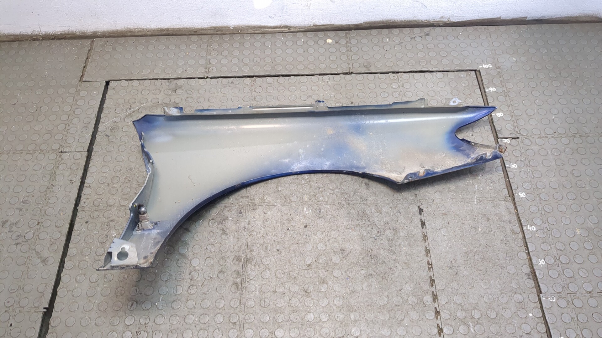 Крыло переднее левое