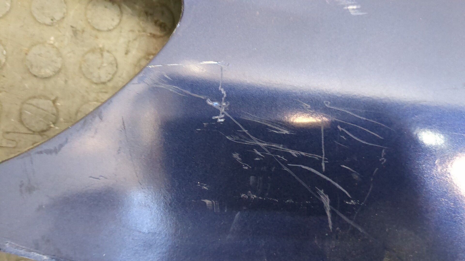 Крыло переднее левое