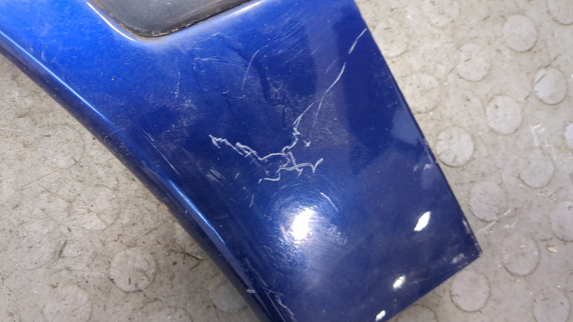 Крыло переднее левое