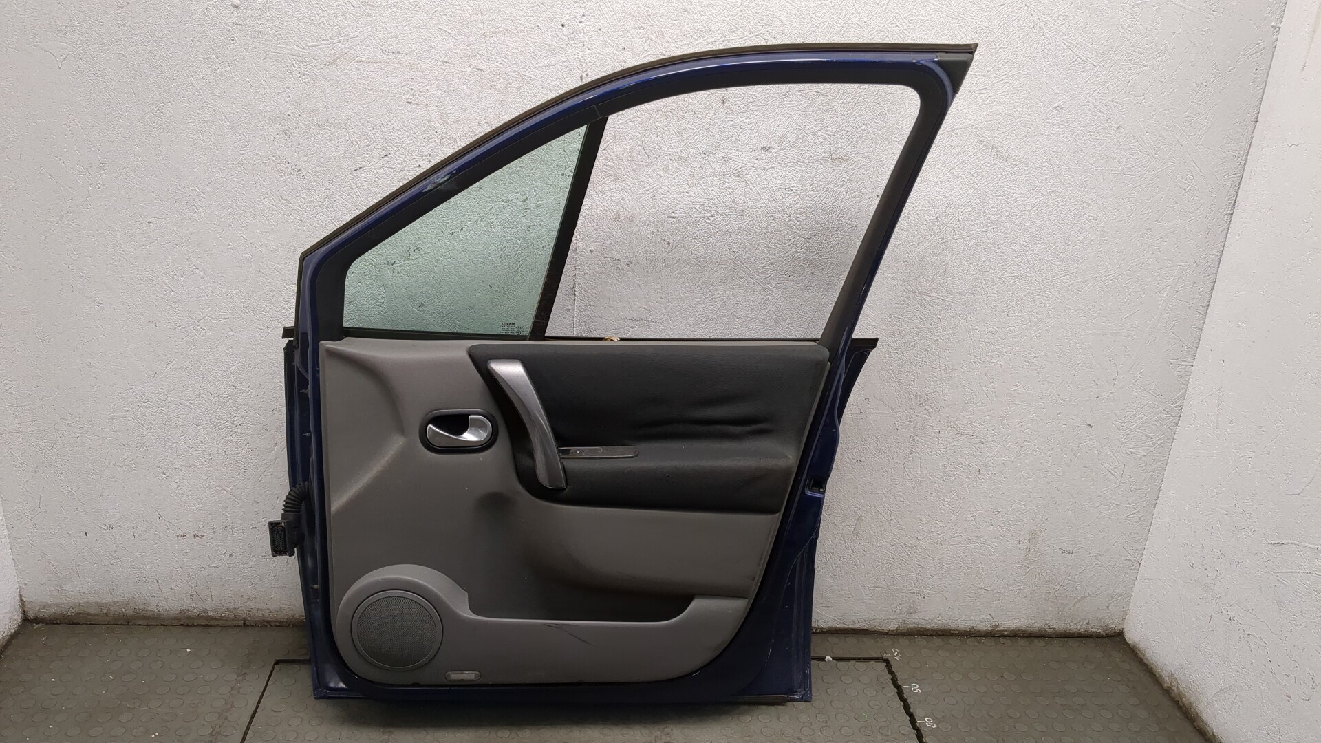 Дверь передняя правая