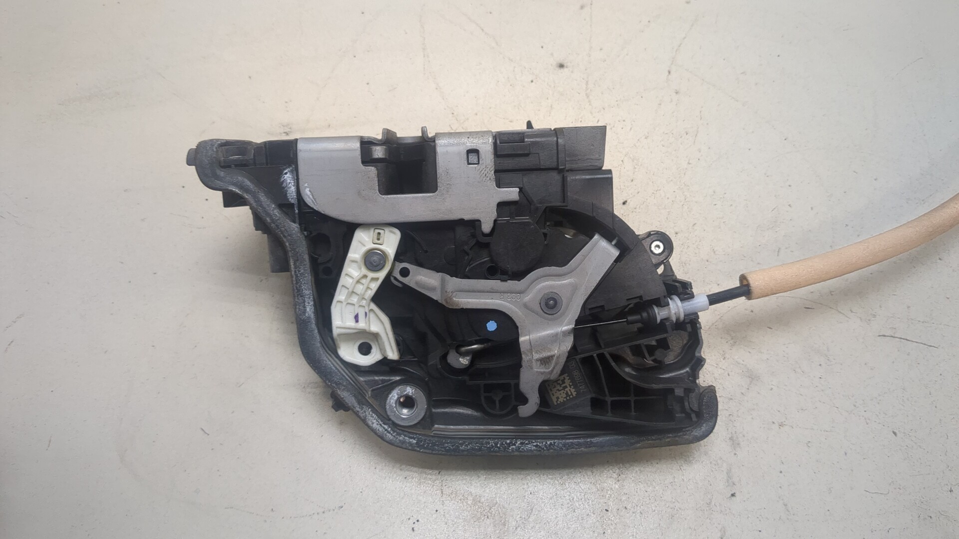 Замок двери задней правой