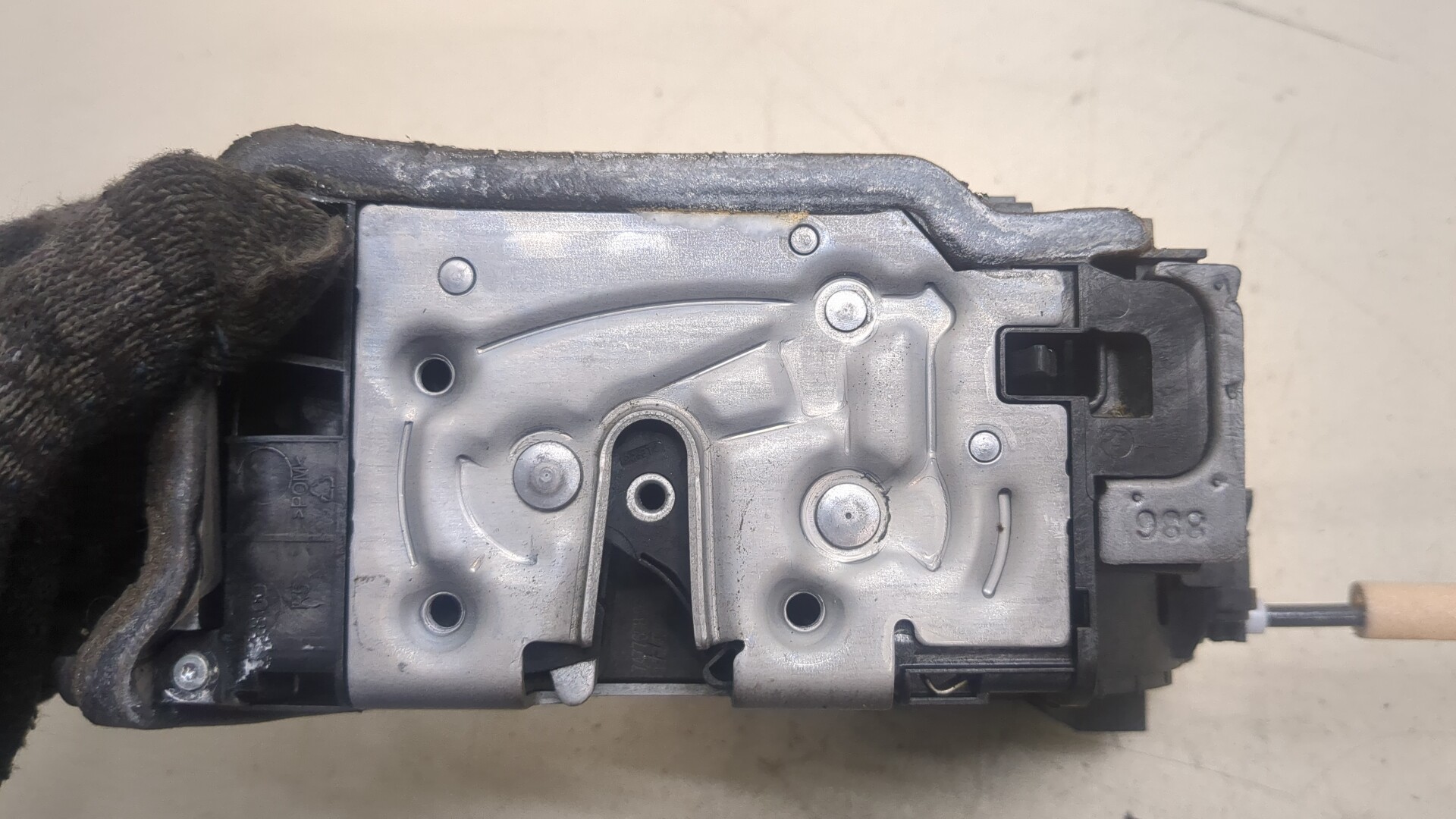 Замок двери задней правой