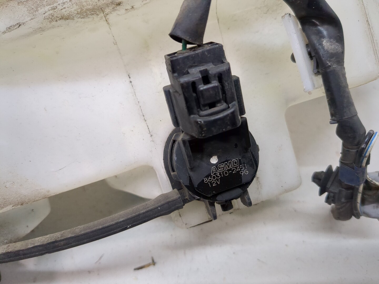 Бачок омывателя лобового стекла