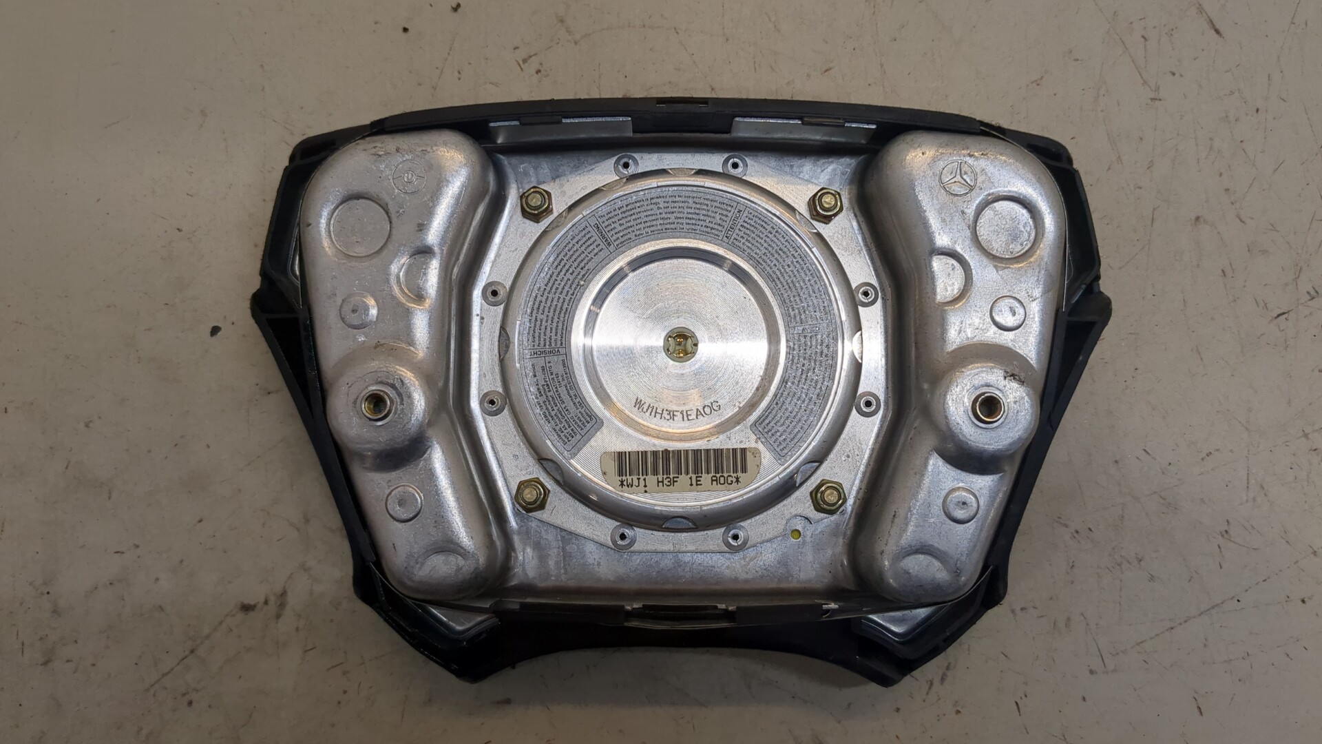 Подушка безопасности в рулевое колесо