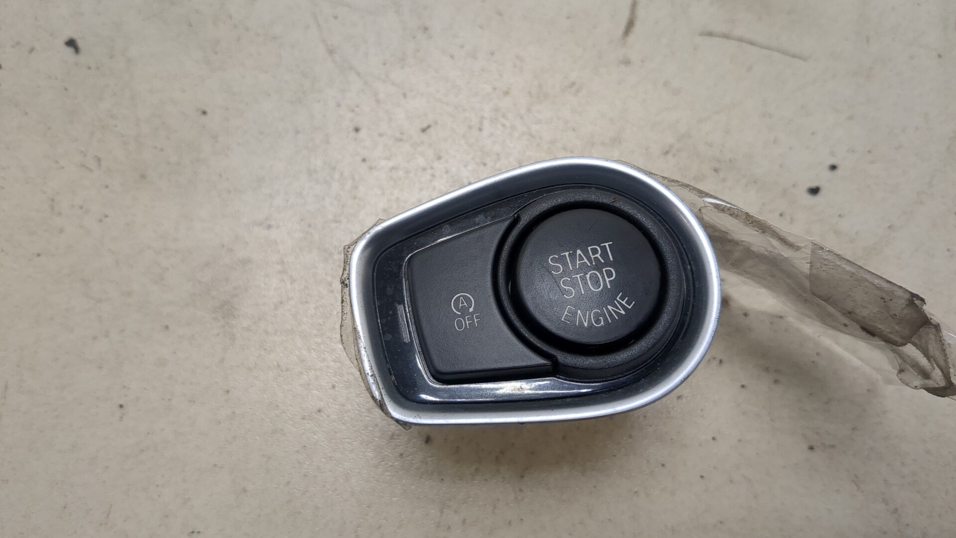 Кнопка запуска двигателя