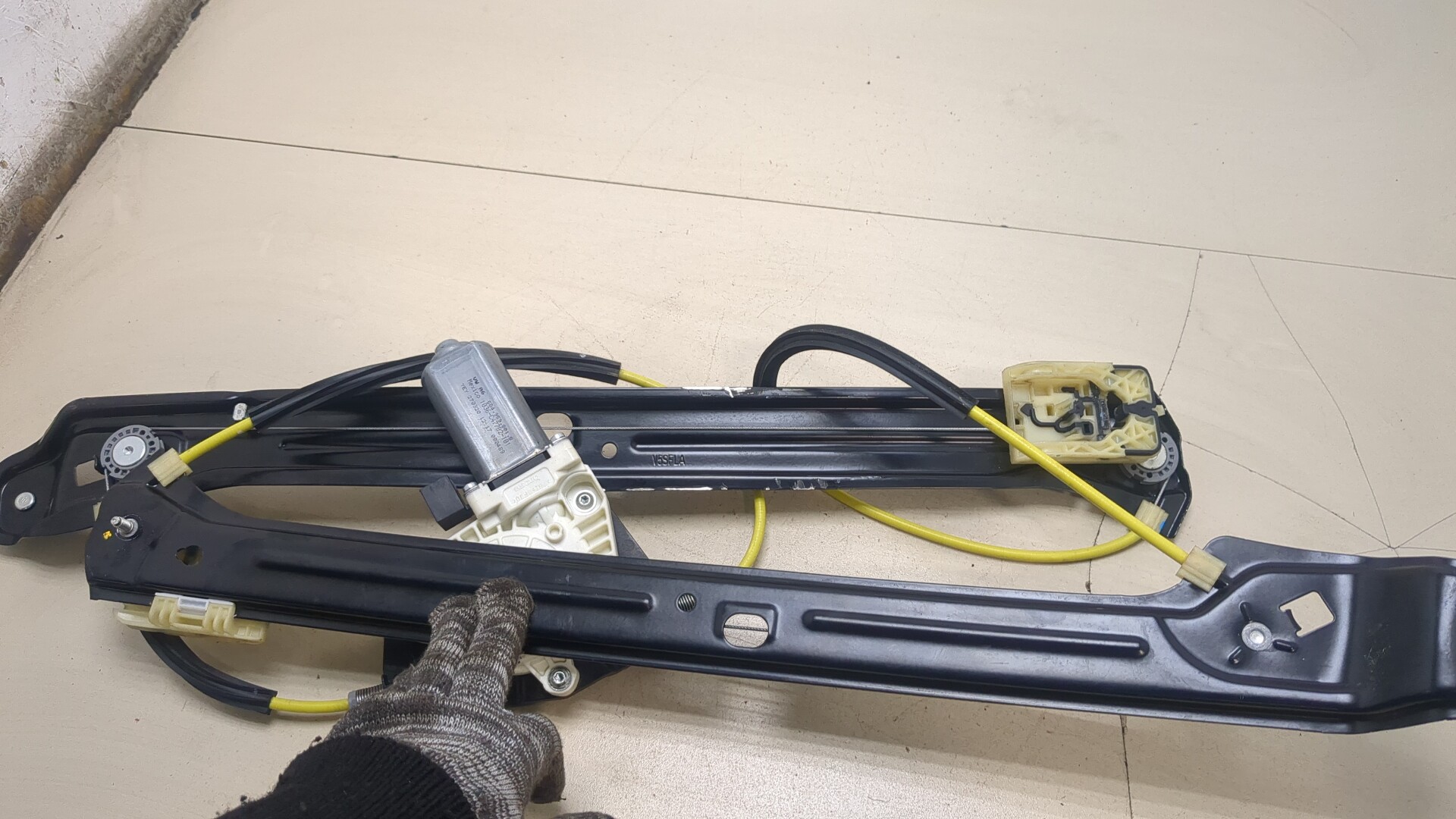 Стеклоподъемник электр. передний левый