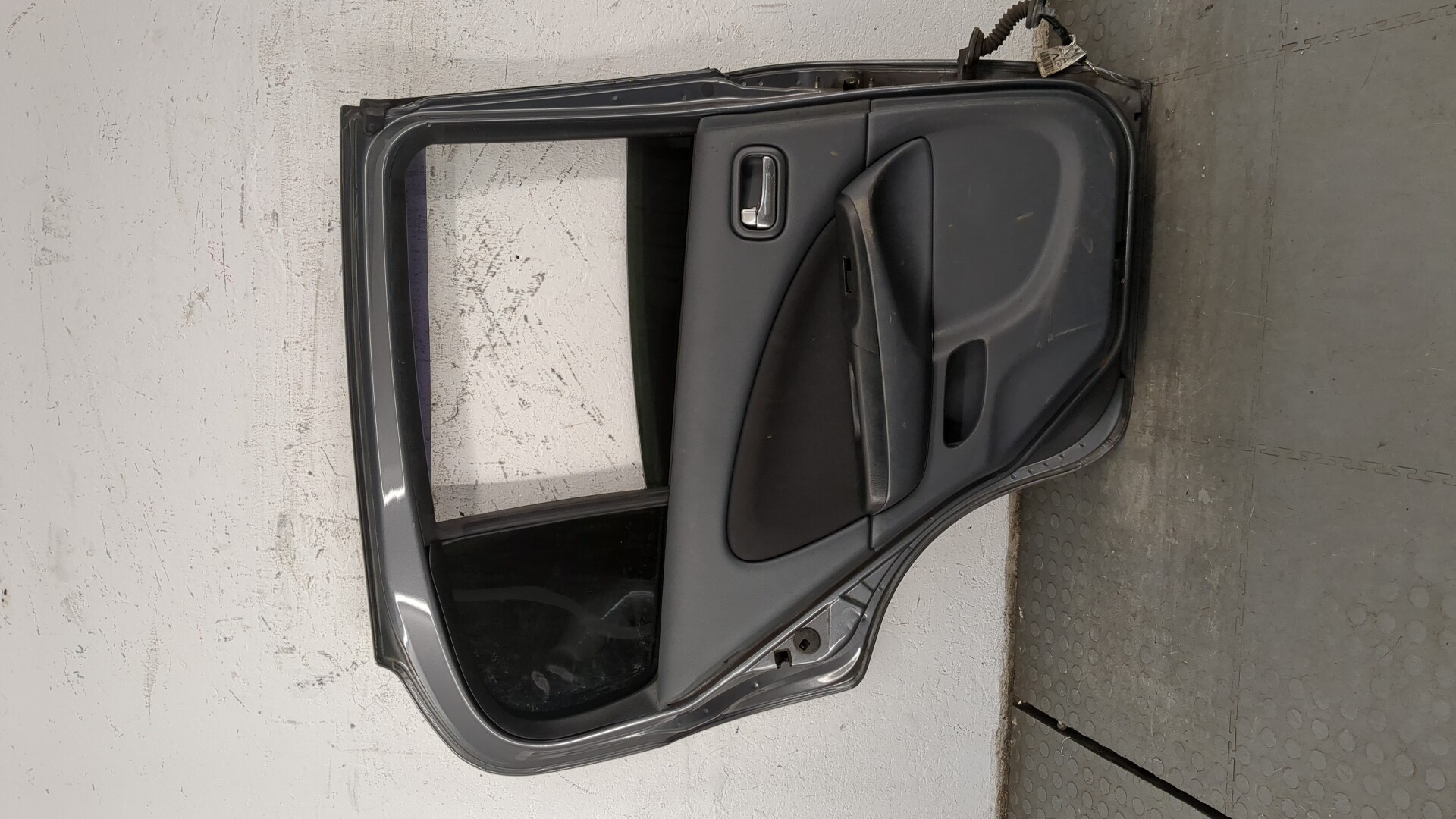 Дверь задняя левая