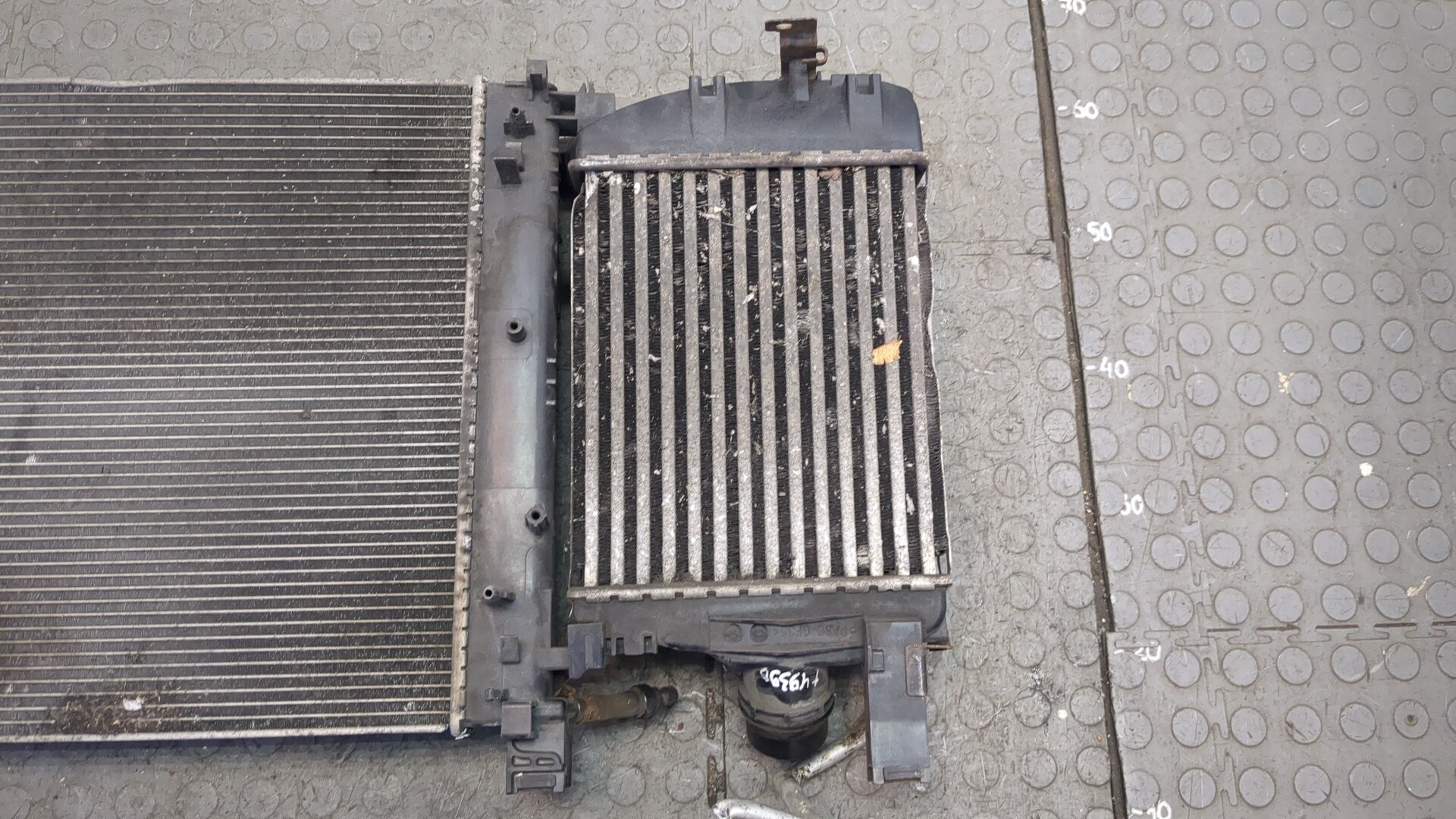 Радиатор охлаждения двигателя основной