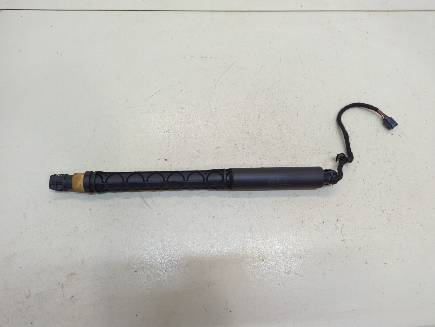 Амортизатор крышки багажника