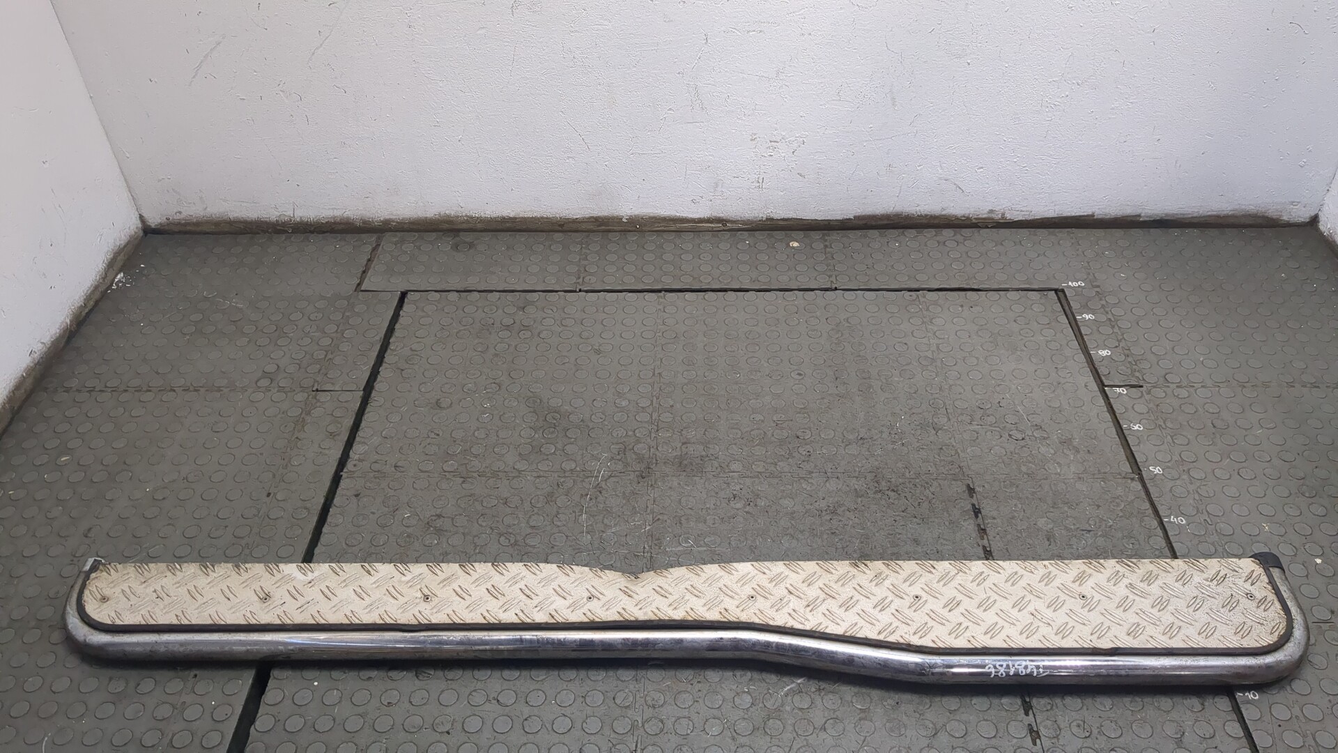 Подножка левая