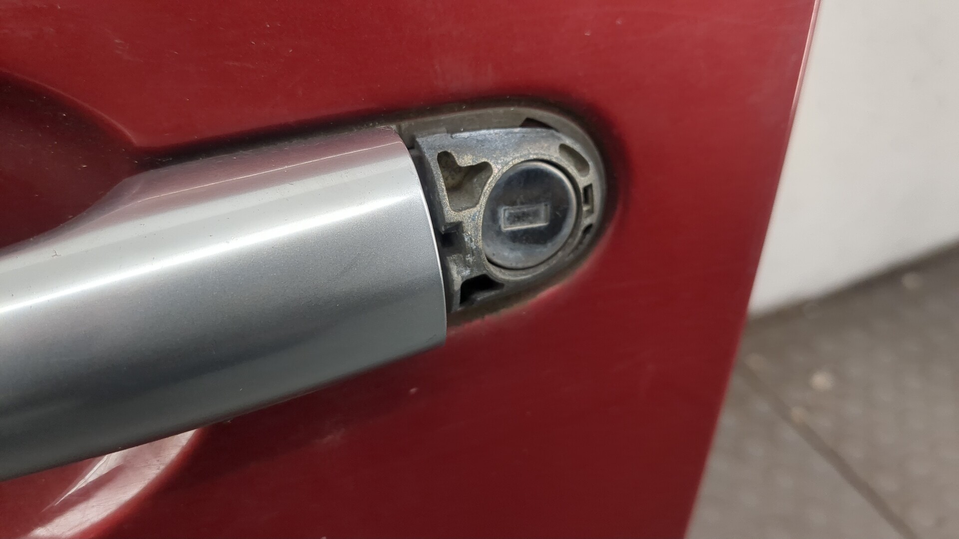 Дверь передняя левая