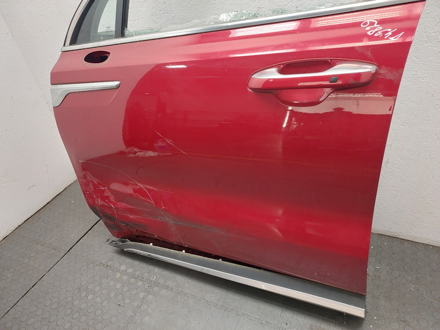 Дверь передняя левая