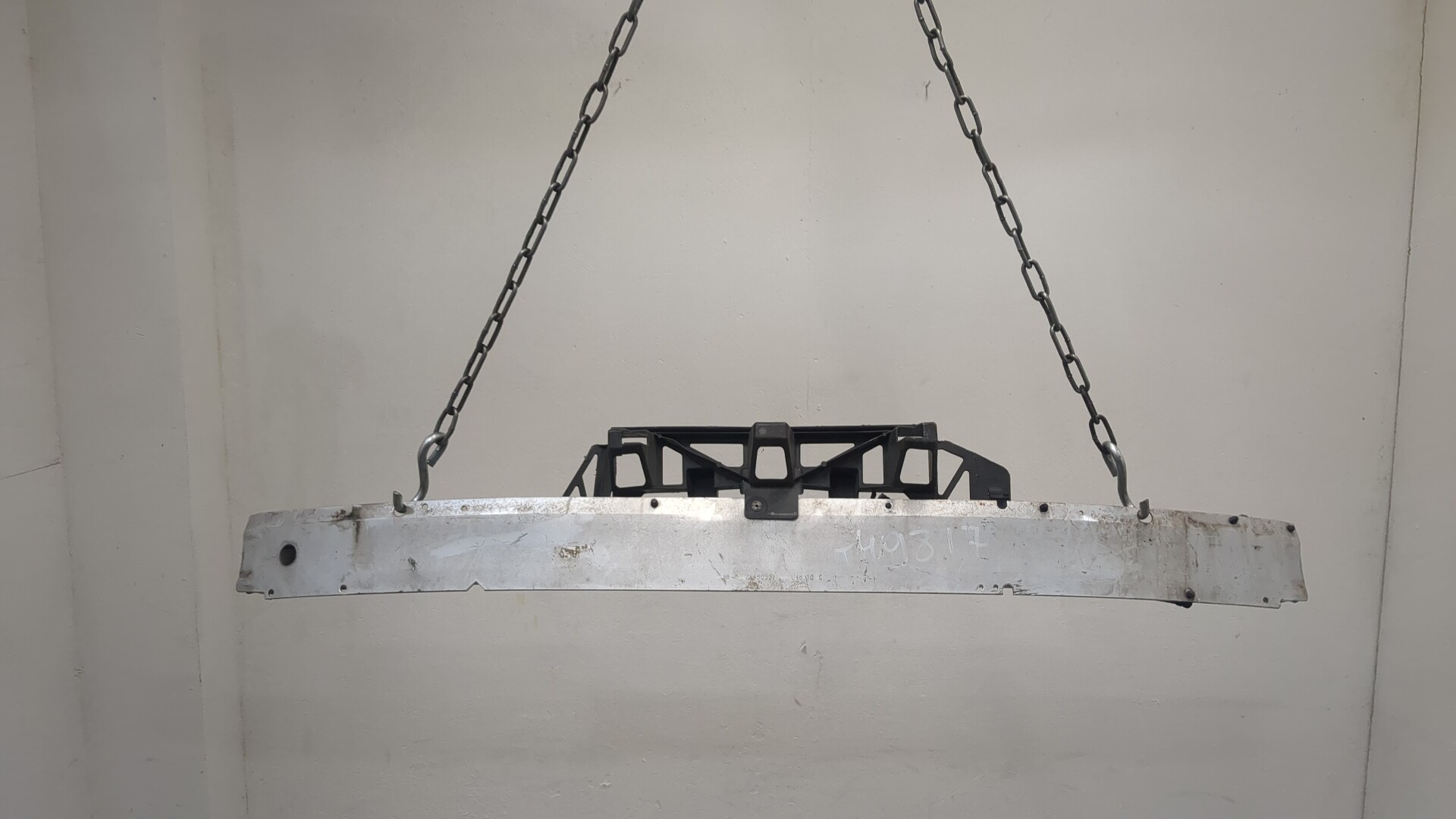 Усилитель переднего бампера