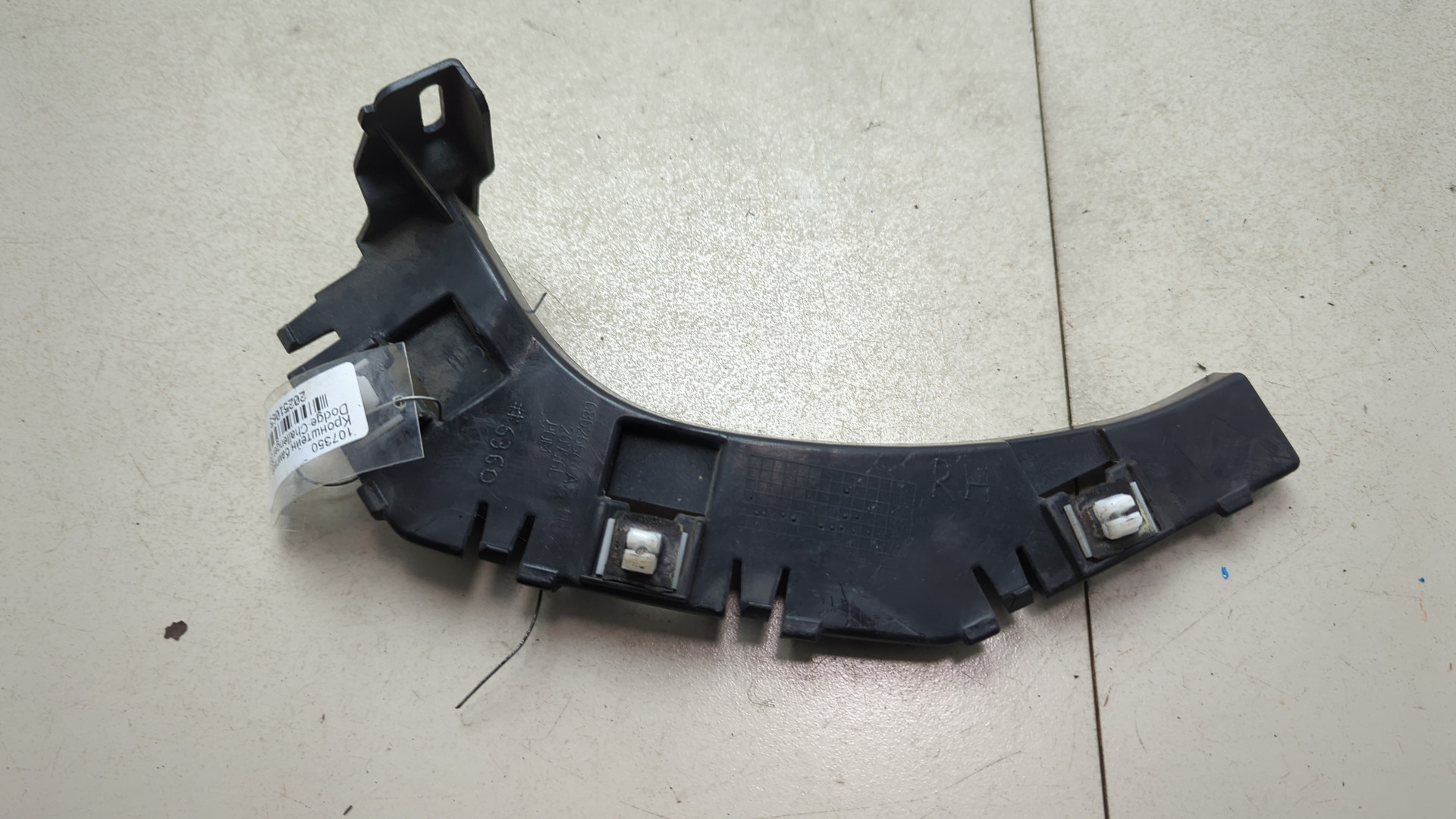 Кронштейн заднего бампера правый