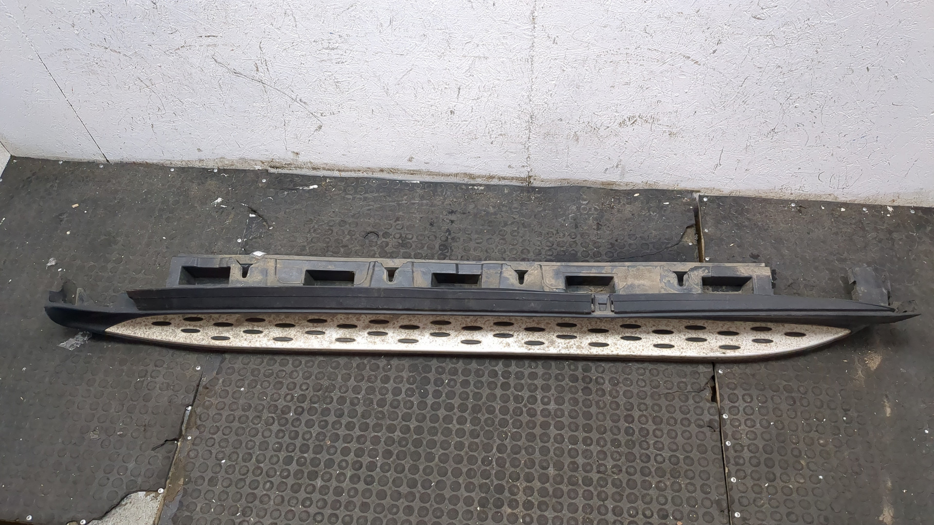 Подножка левая