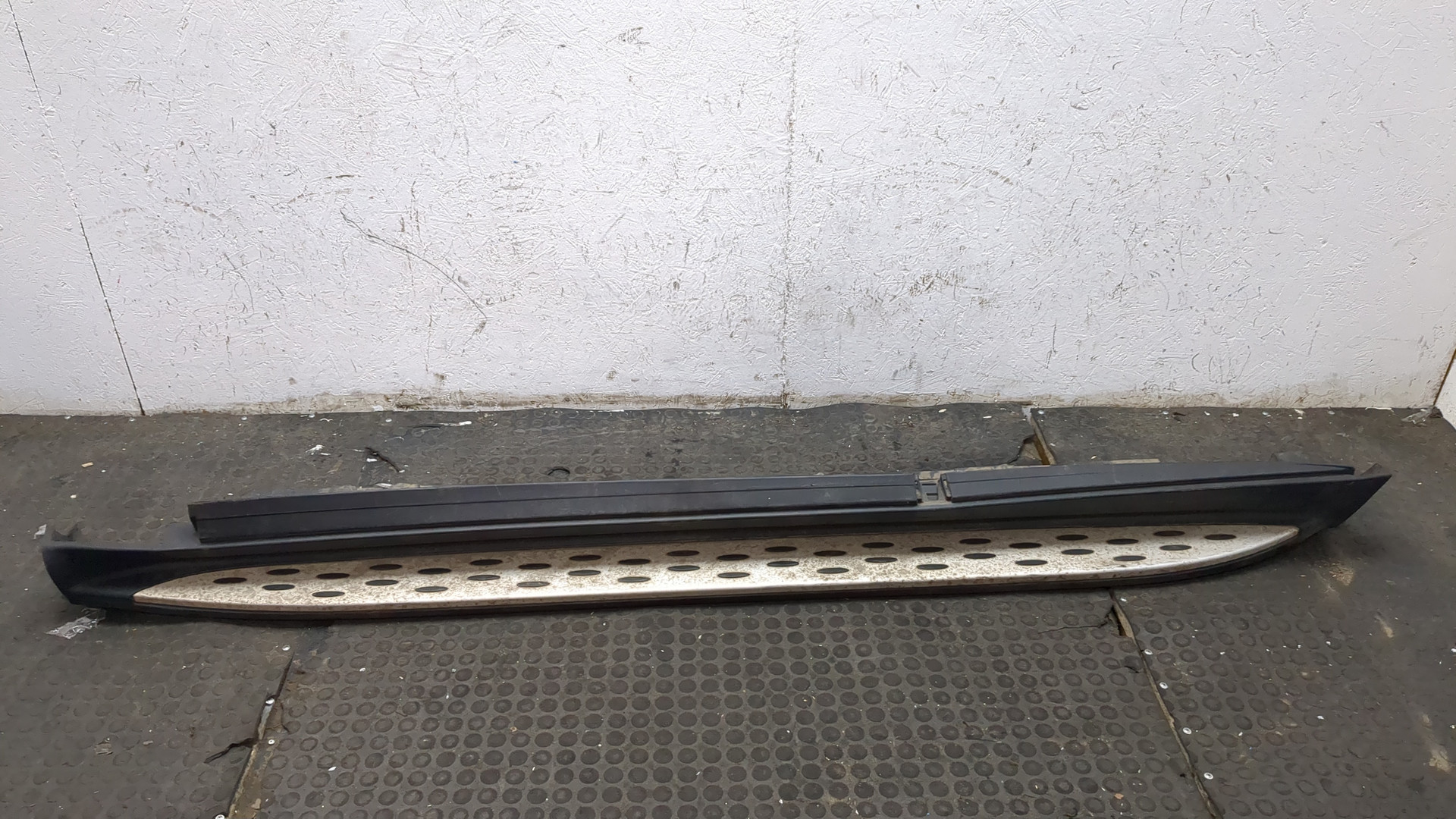 Подножка левая