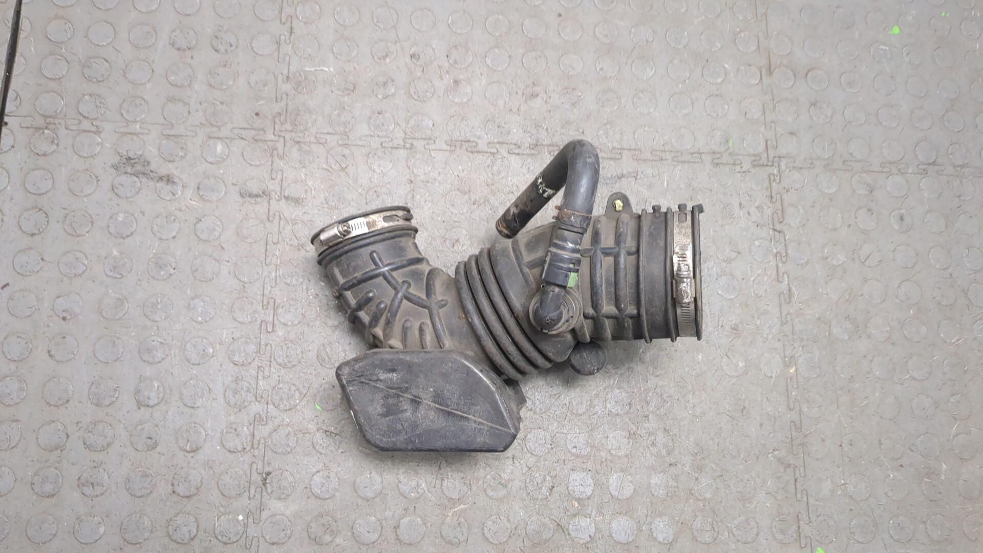 Патрубок воздушного фильтра