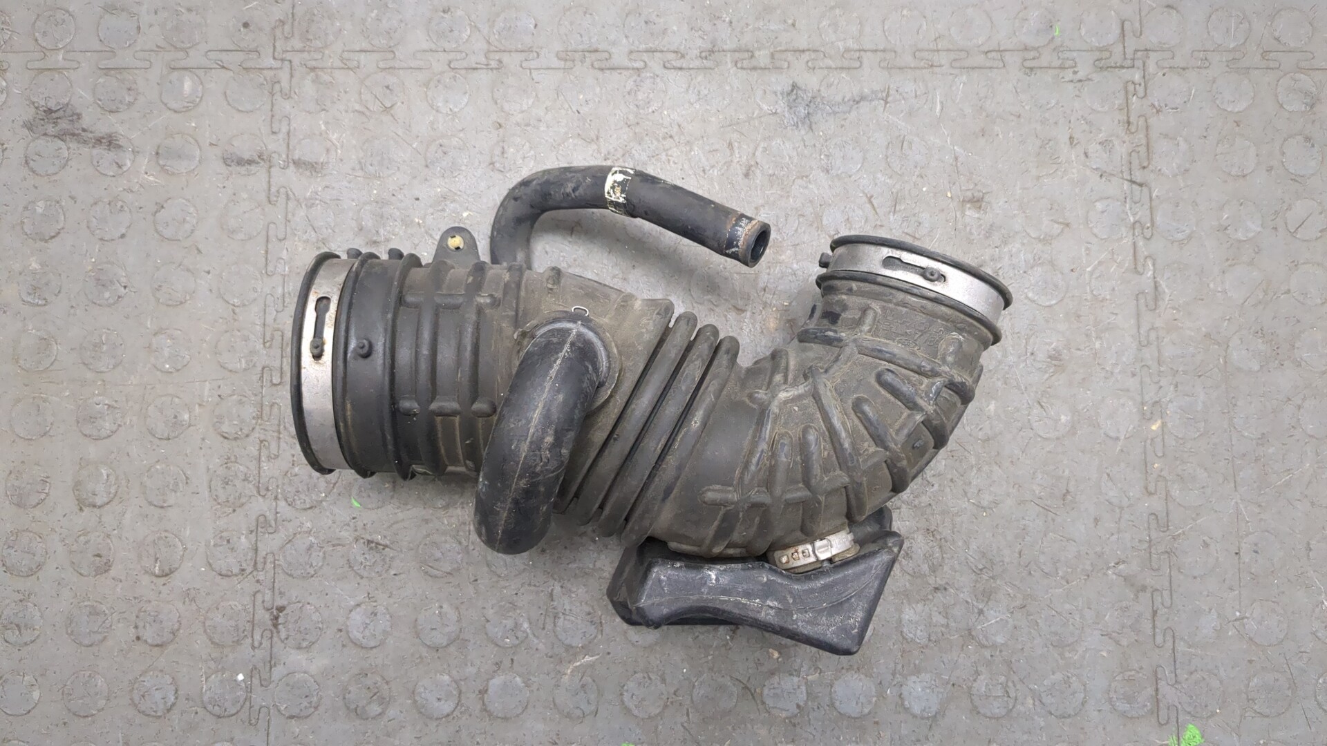 Патрубок воздушного фильтра