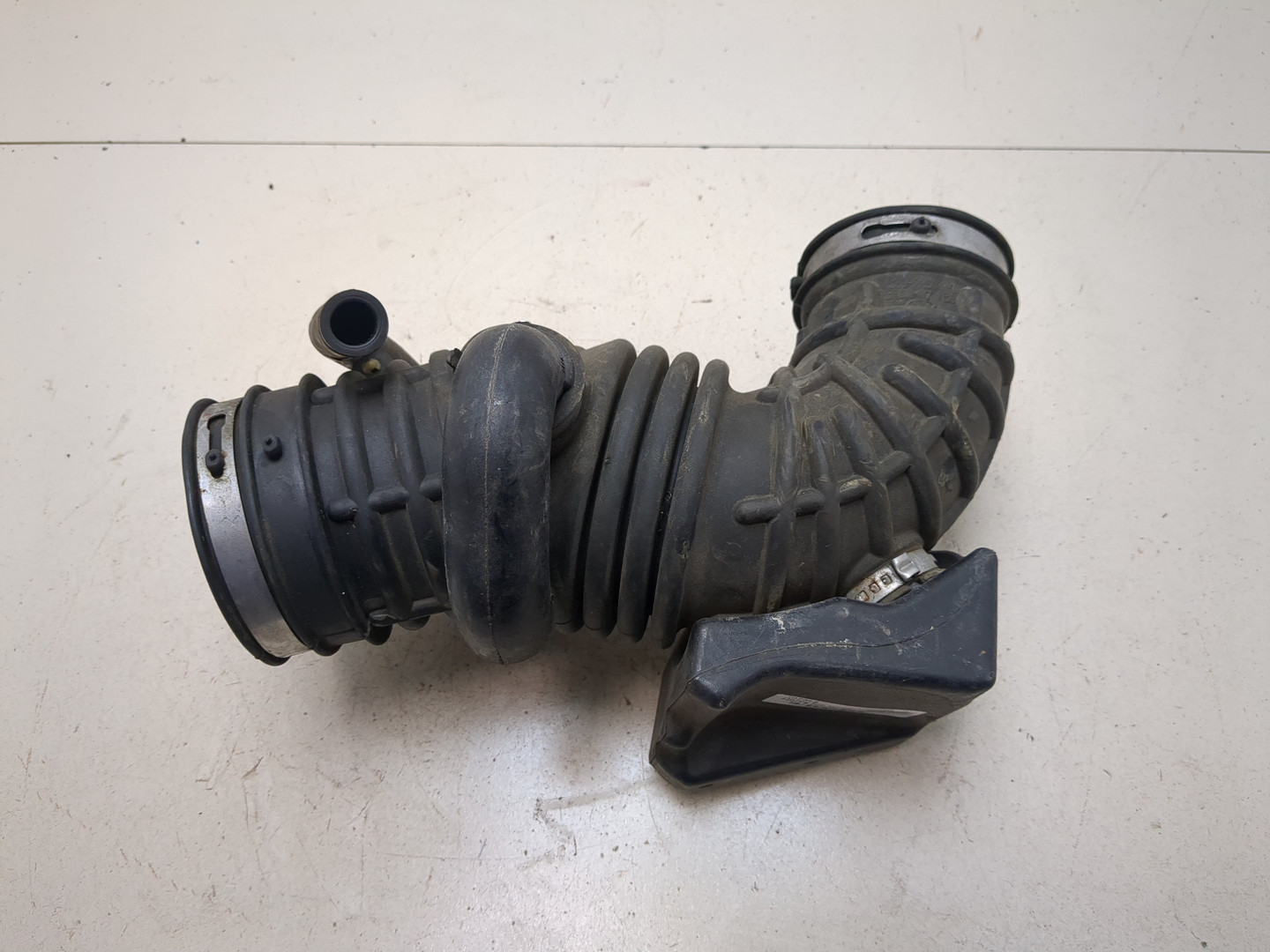 Патрубок воздушного фильтра