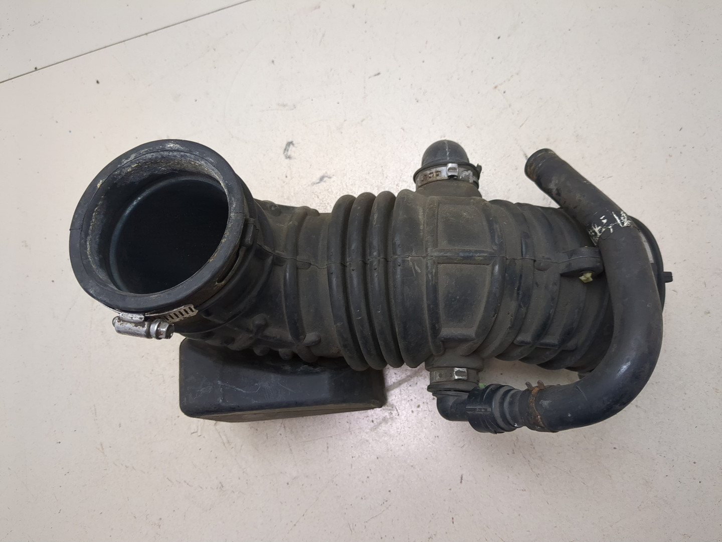 Патрубок воздушного фильтра