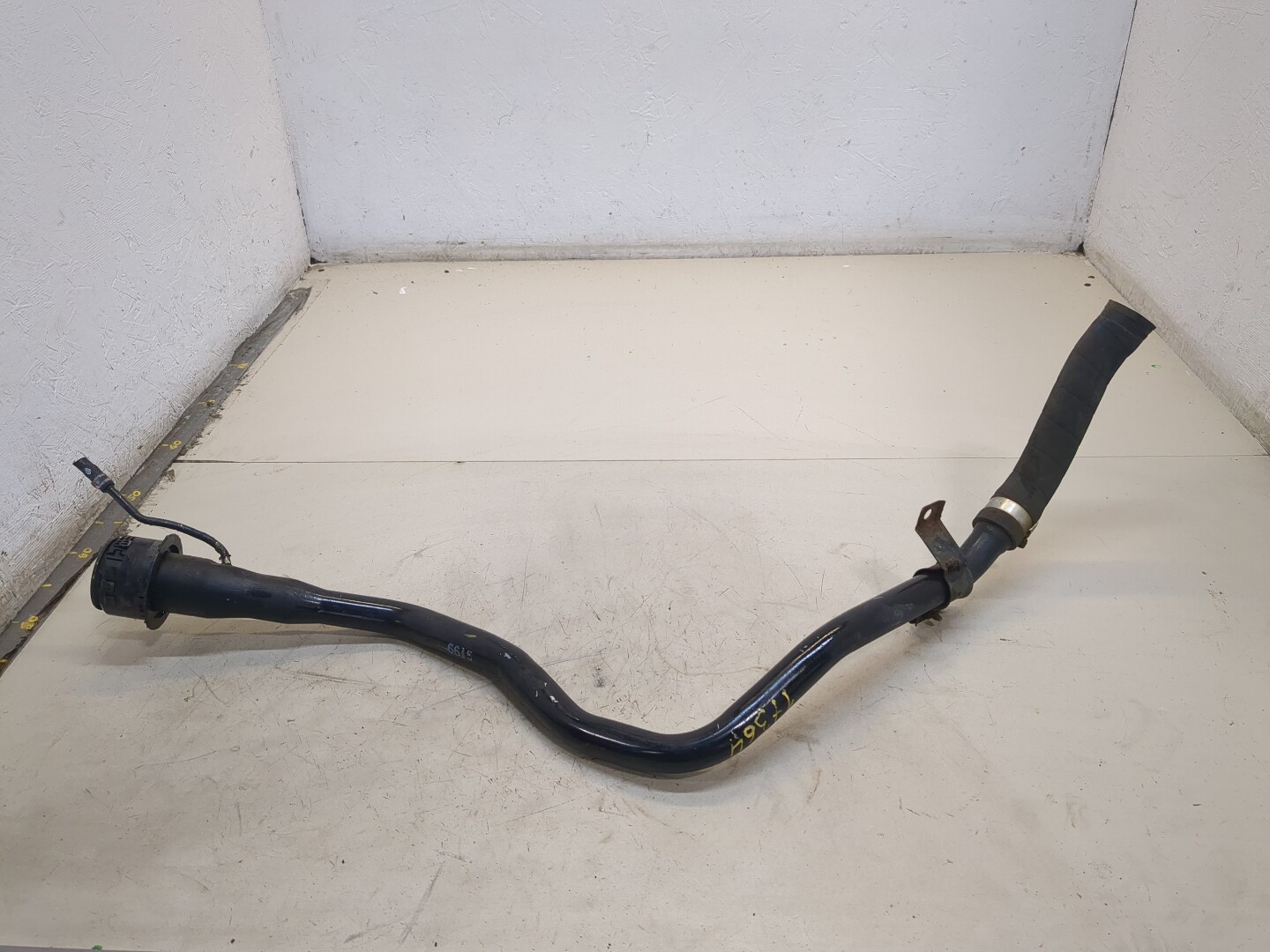 Горловина топливного бака